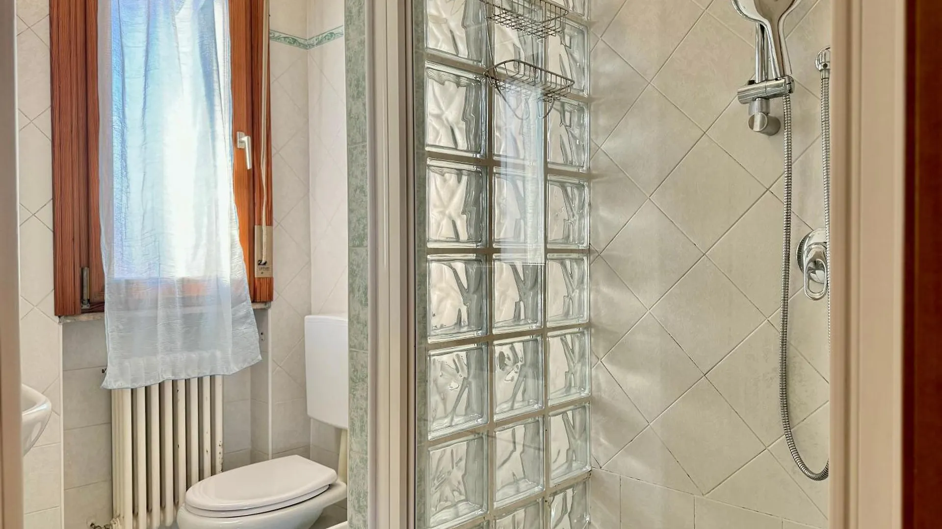 Apartment Ferienwohnung 82, Attico Leonardo Lido Adriano Italien