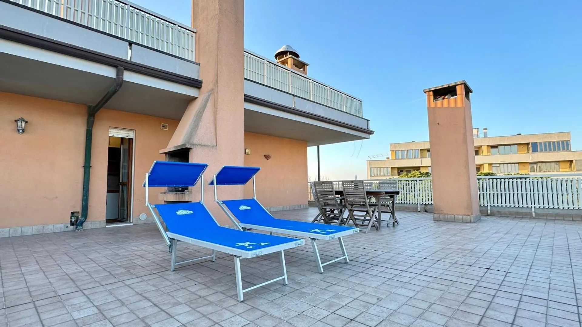 Ferienwohnung 82, Attico Leonardo Lido Adriano Apartment