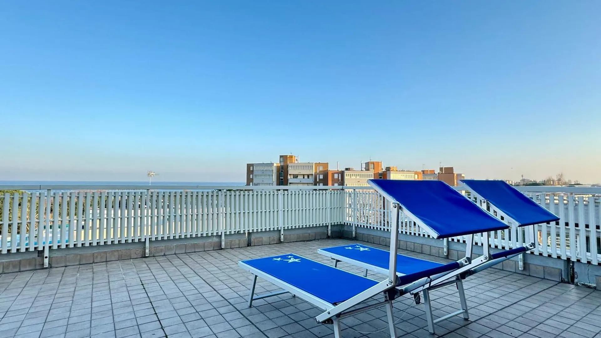 Ferienwohnung 82, Attico Leonardo Lido Adriano Apartment